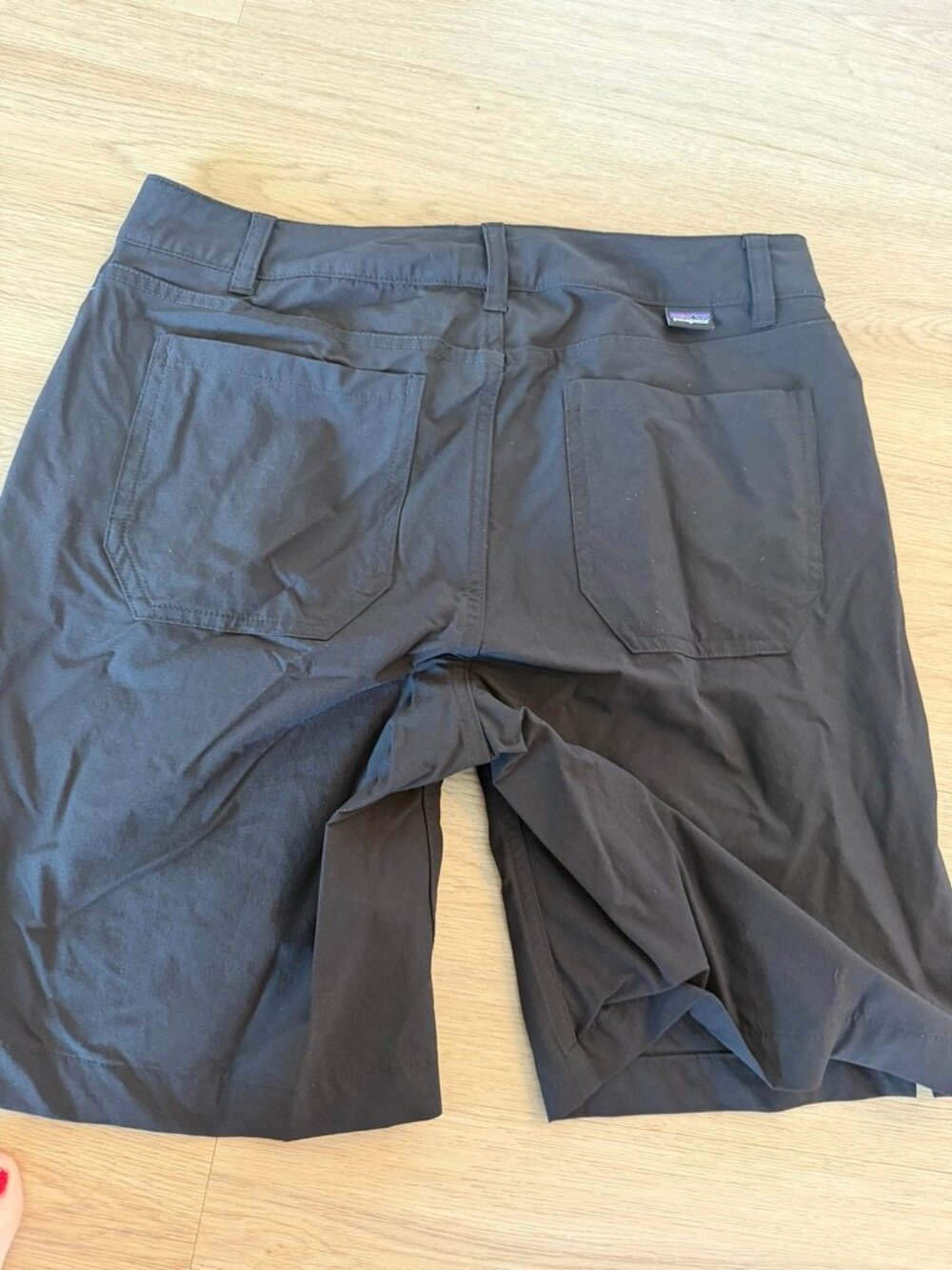 PATAGONIA WOMENS BLACK NYLON BERMUDA SHORTS SZ 8 - Picture 6 of 6